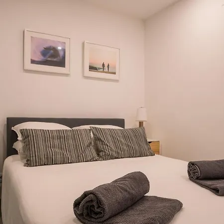 Stylish Central 2 Bedroom Townhouse Casa vacanze