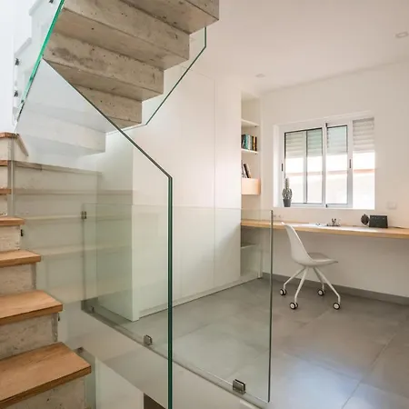 Stylish Central 2 Bedroom Townhouse * Lagos